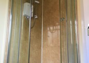 Twin Room Bathroom - Alcuin Lodge