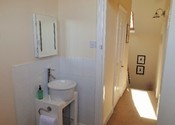 Double Room with separate (private) bathroom - sink in room - B&B Alcuin Lodge